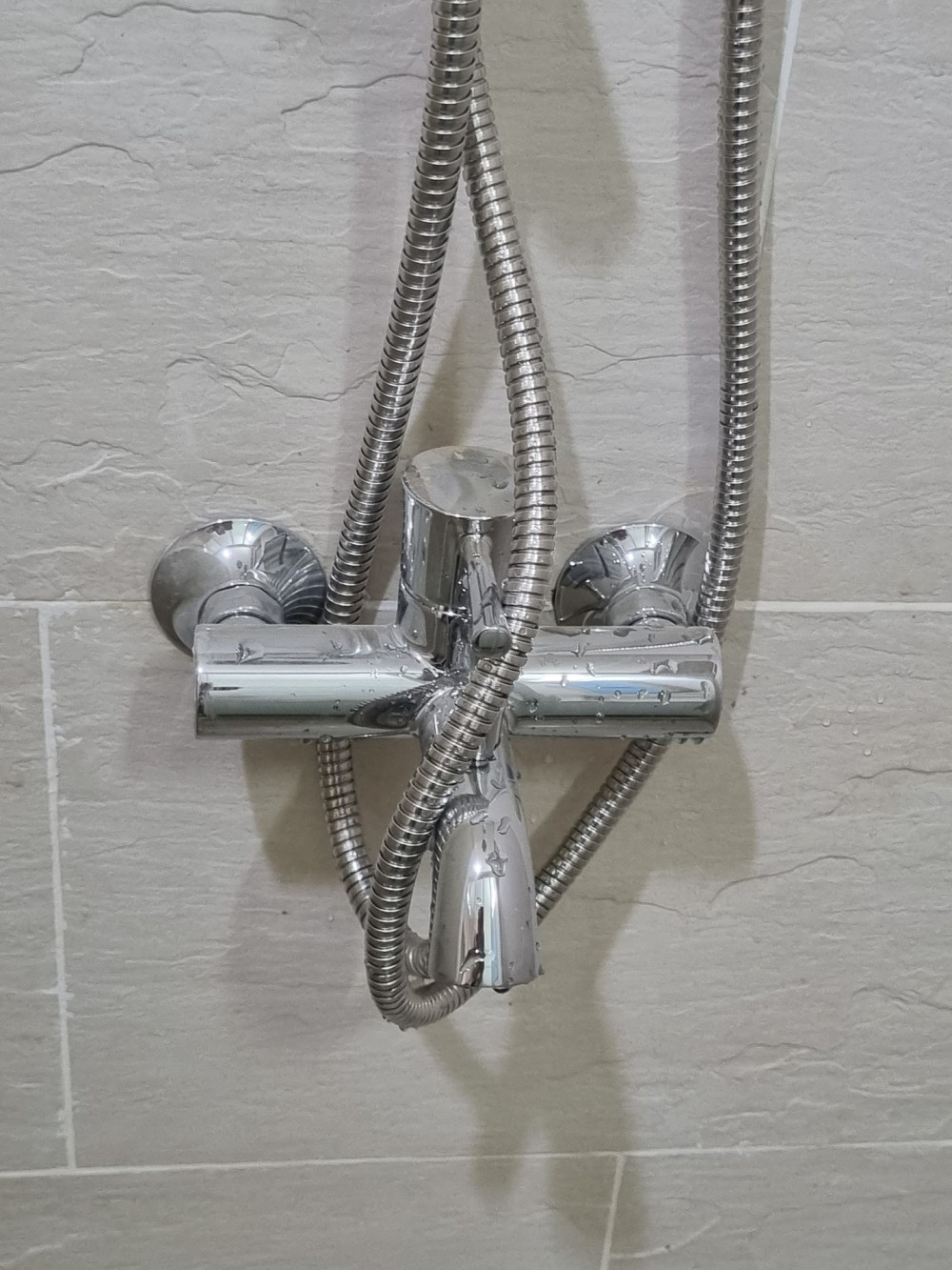 Đánh giá sản phẩm Bộ sen cây tắm nóng lạnh TOTO DM907CS TBS02302V DGH104ZR