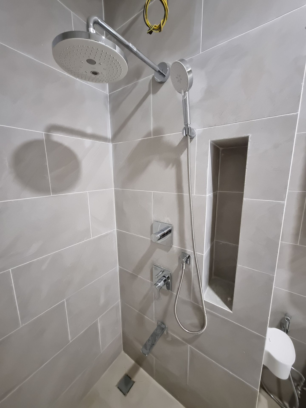 Đánh giá sản phẩm Bát sen tắm tắm gắn tường TOTO TBW01004A (2 chế độ, tròn)