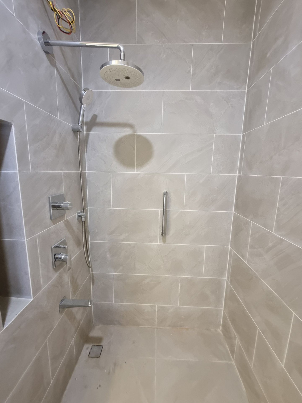 Đánh giá sản phẩm Bát sen tắm tắm gắn tường TOTO TBW01004A (2 chế độ, tròn)