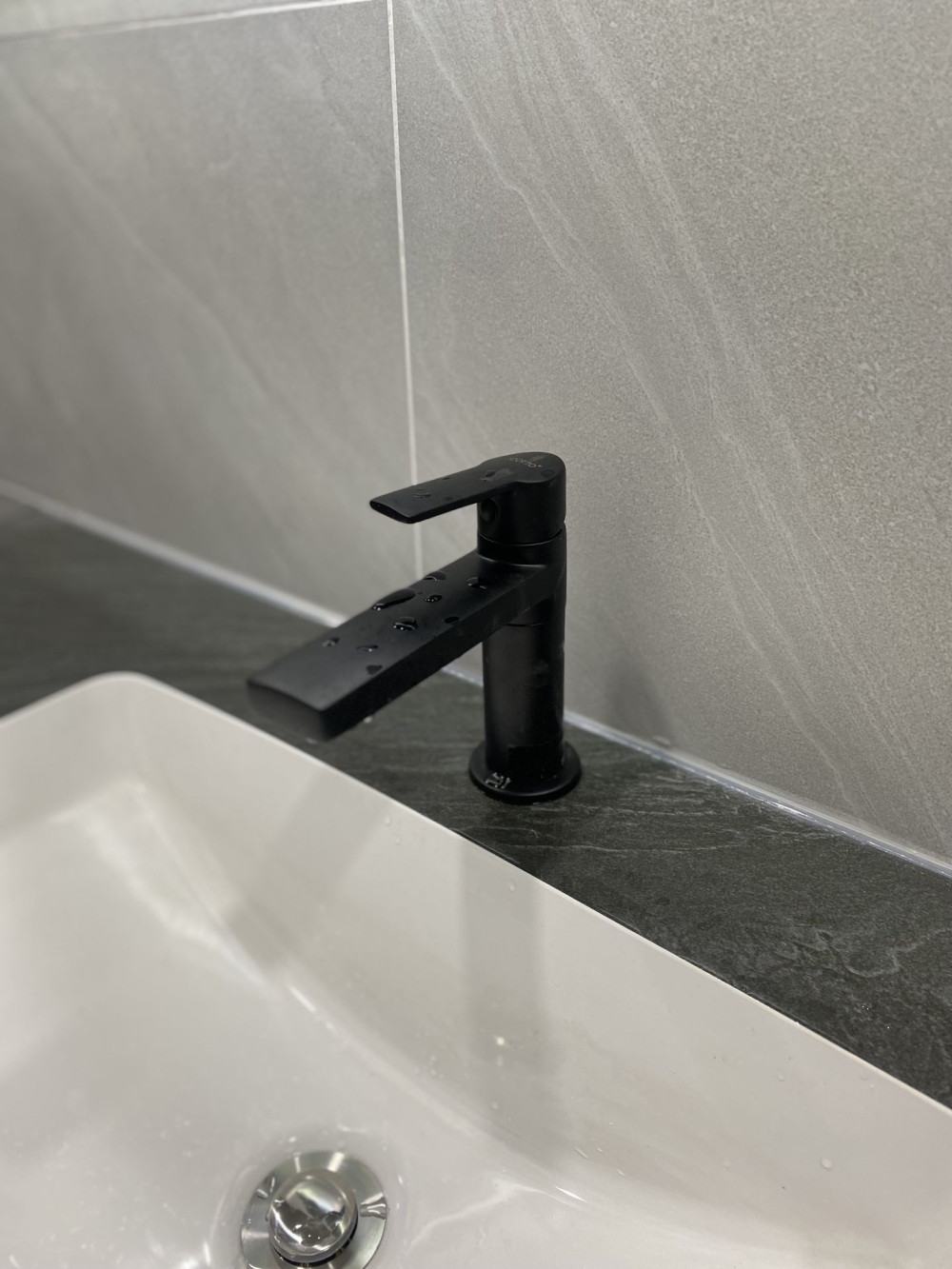 Đánh giá sản phẩm Vòi lavabo lạnh COTTO CT1113A2N