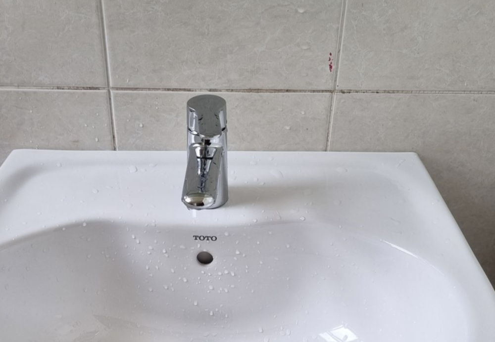 Đánh giá sản phẩm Vòi lavabo lạnh TOTO TVLC101NSR