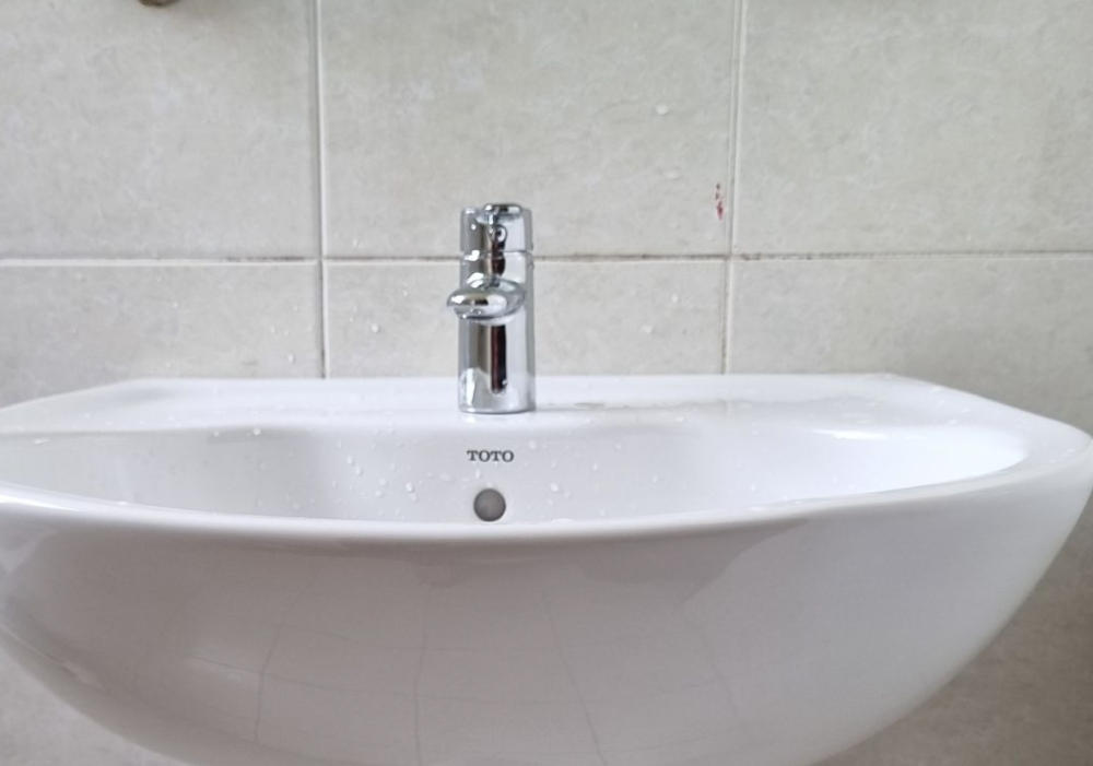 Đánh giá sản phẩm Vòi lavabo lạnh TOTO TVLC101NSR