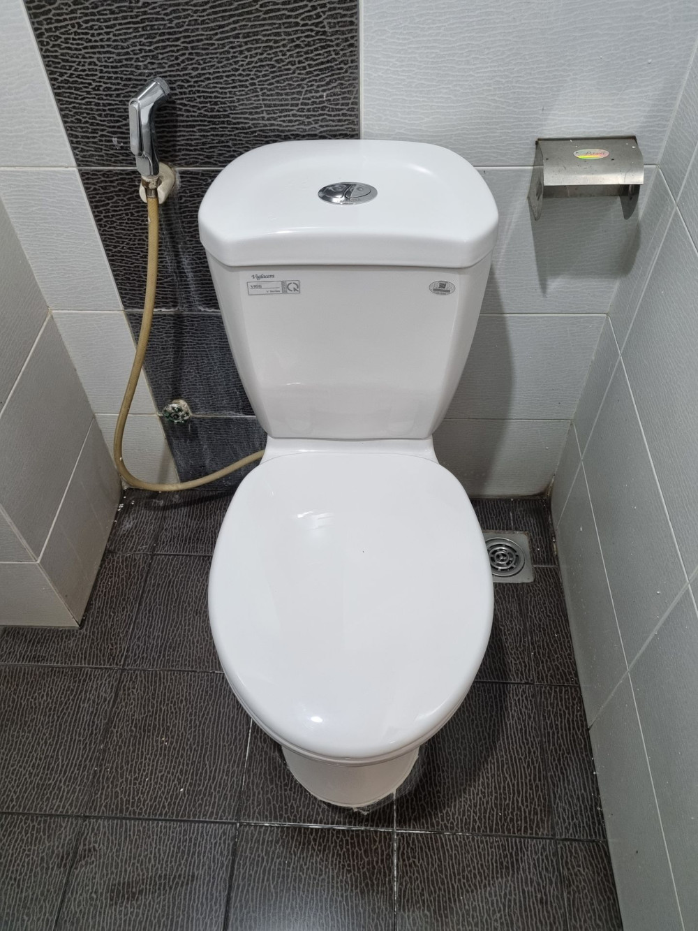 Đánh giá sản phẩm Bồn cầu 2 khối Viglacera VI66 nắp thường / nắp êm