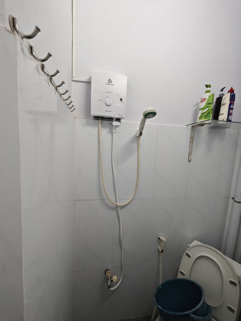 Đánh giá sản phẩm Máy nước nóng trực tiếp Aures Easy Ariston