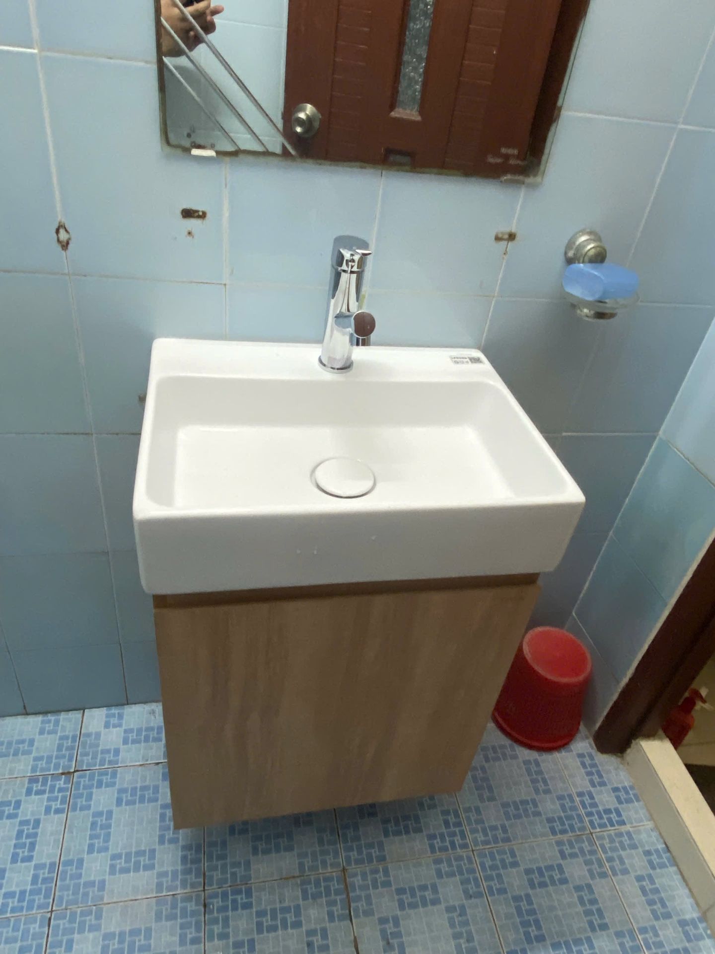 Đánh giá sản phẩm Bộ tủ chậu cabinet treo vân gỗ Caesar LF5259+EH05259AW7V