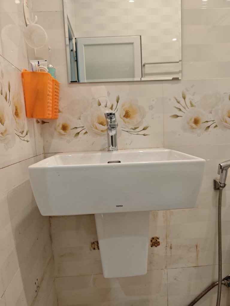 Đánh giá sản phẩm Vòi lavabo nóng lạnh Rei-S TOTO TTLR302F-1NR