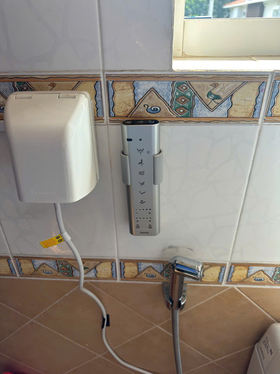 Đánh giá sản phẩm Bồn cầu thông minh Neorest DH TOTO CS988VT TCF9575Z T53P100VR