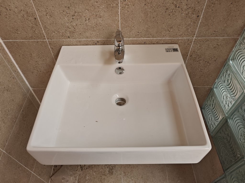 Đánh giá sản phẩm Chậu lavabo treo tường chân lửng CAESAR LF5263 + PF2463
