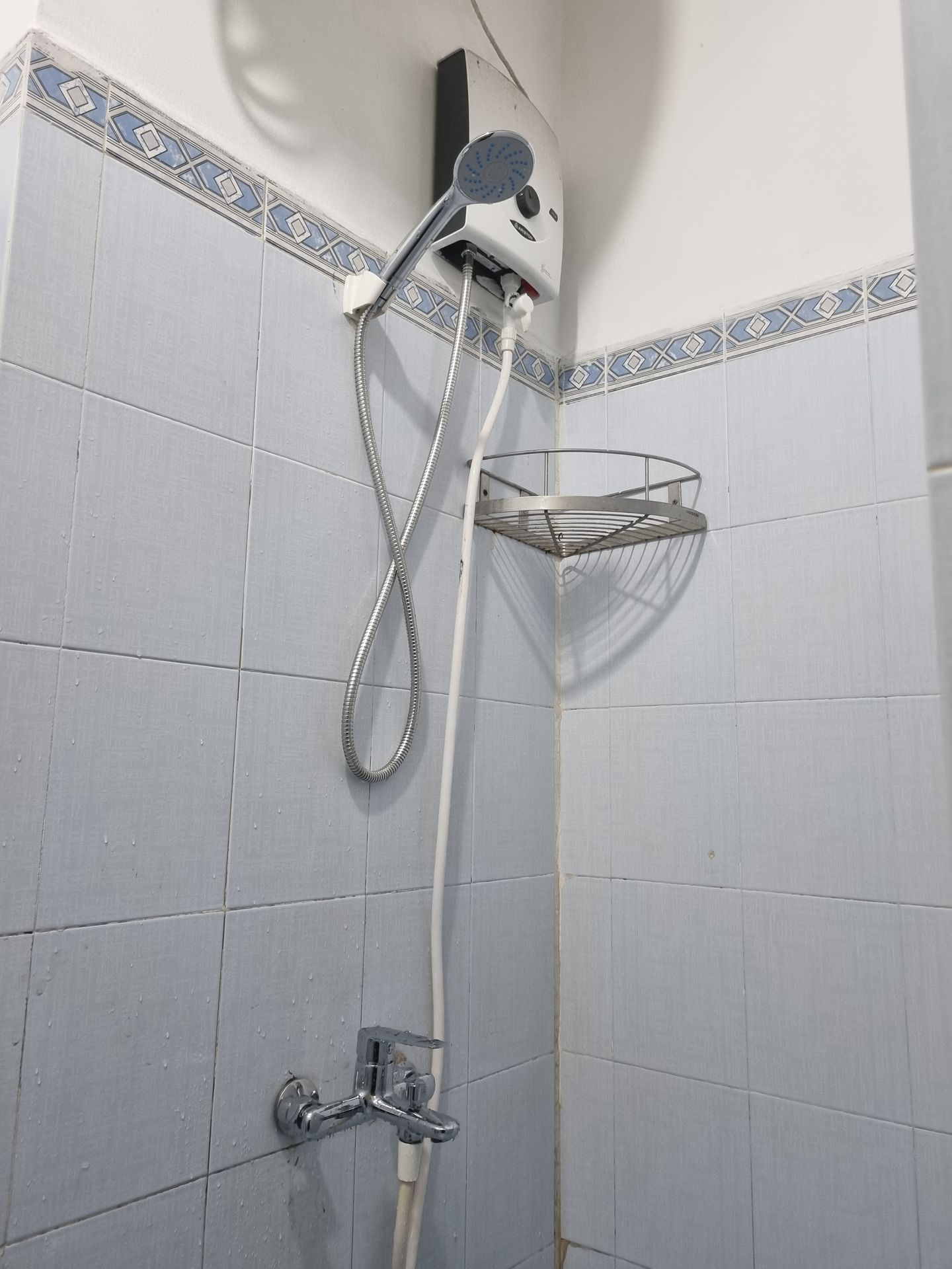 Đánh giá sản phẩm Bộ vòi sen tắm nóng lạnh Caesar S383C (Tay sen tắm xi)