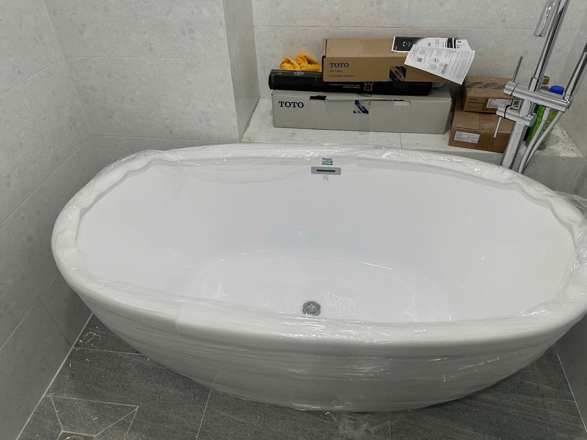 Đánh giá sản phẩm Bồn tắm đặt sàn 1.5m MOWOEN MW8223-150