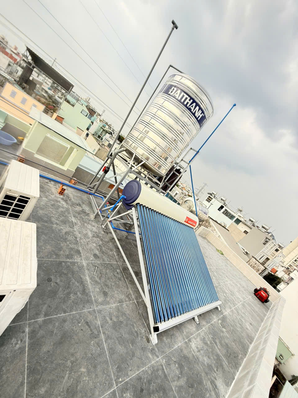 Đánh giá sản phẩm Máy nước nóng năng lượng mặt trời dạng ống Ariston ECO TUBE