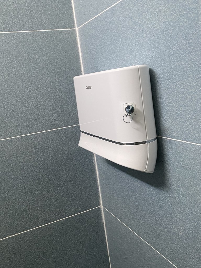 Đánh giá sản phẩm Hộp giấy vệ sinh Caesar H101