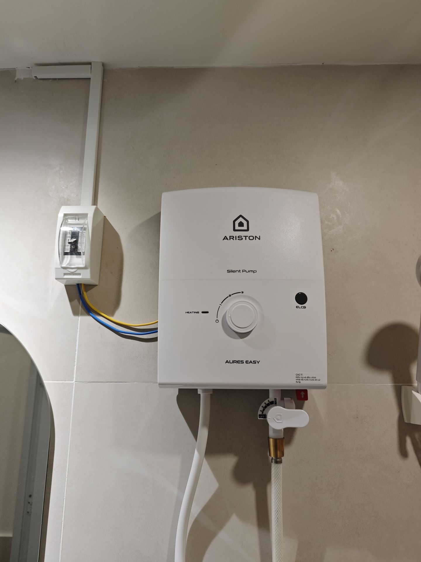 Đánh giá sản phẩm Máy nước nóng trực tiếp Aures Easy Ariston