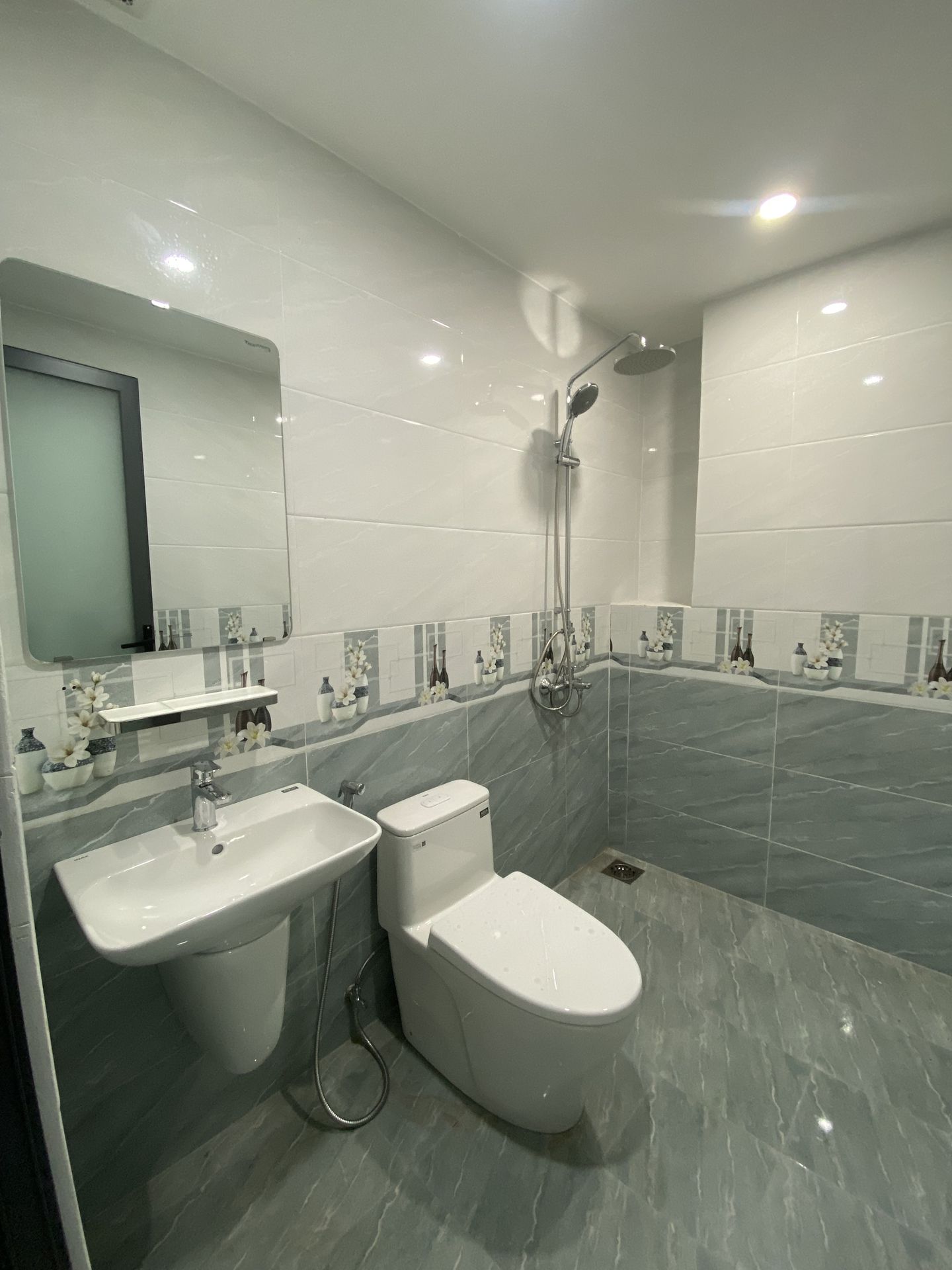 Đánh giá sản phẩm Chân chậu lavabo lửng INAX L-288VC (L288VC)