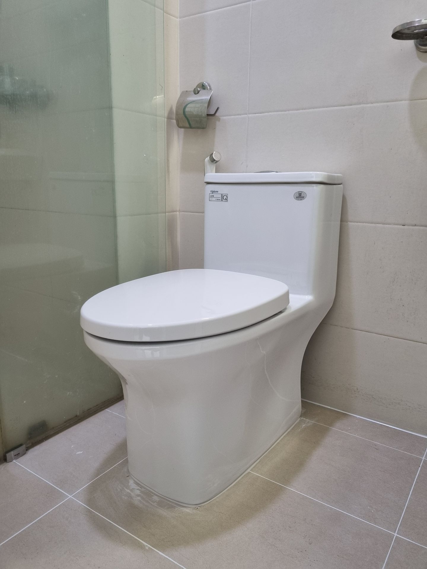 Đánh giá sản phẩm Bồn cầu 1 khối Viglacera V72-CAU nắp êm (+ vòi xịt VG826)