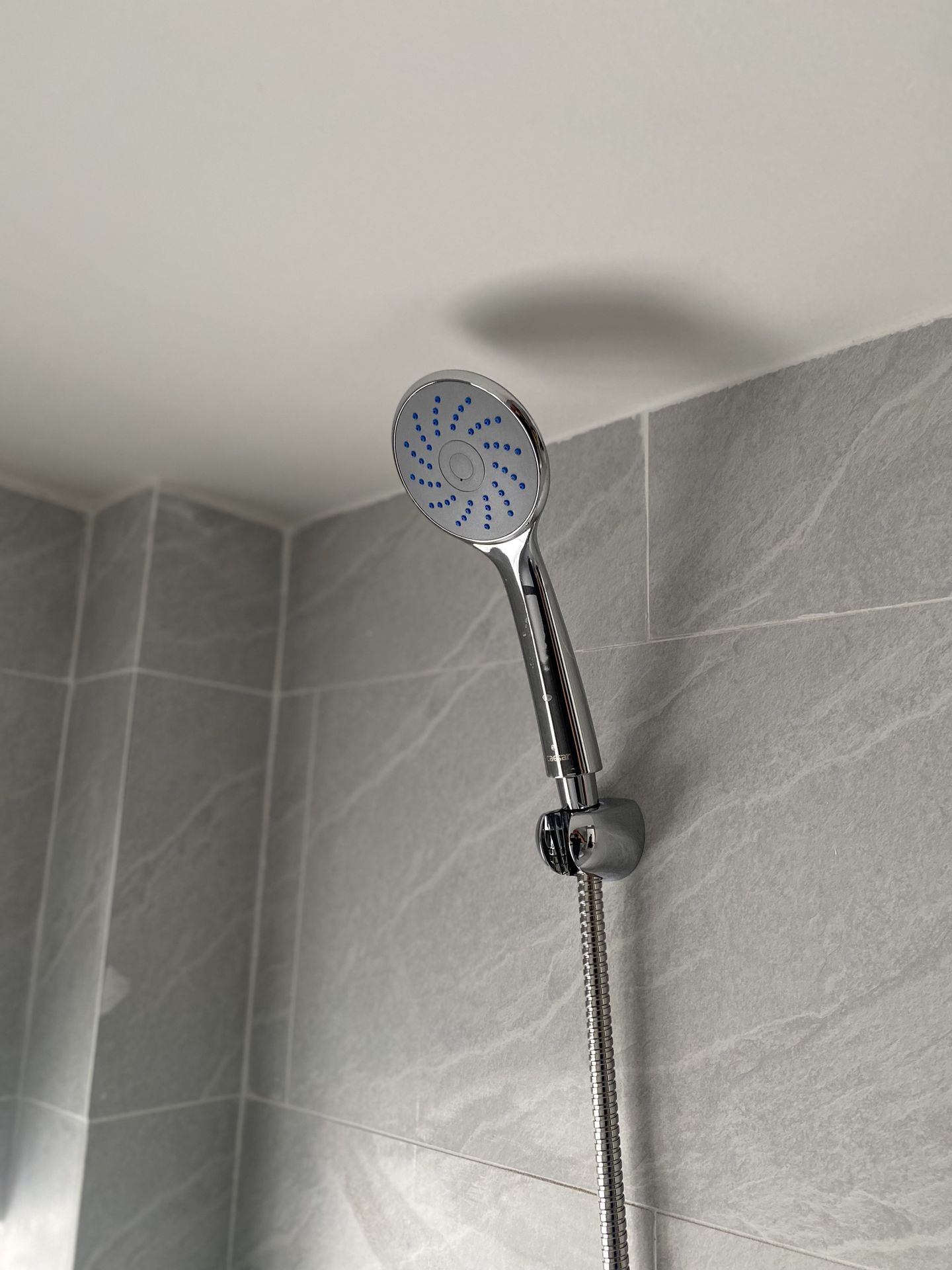 Đánh giá sản phẩm Bộ vòi sen tắm nóng lạnh Caesar S383C (Tay sen tắm xi)