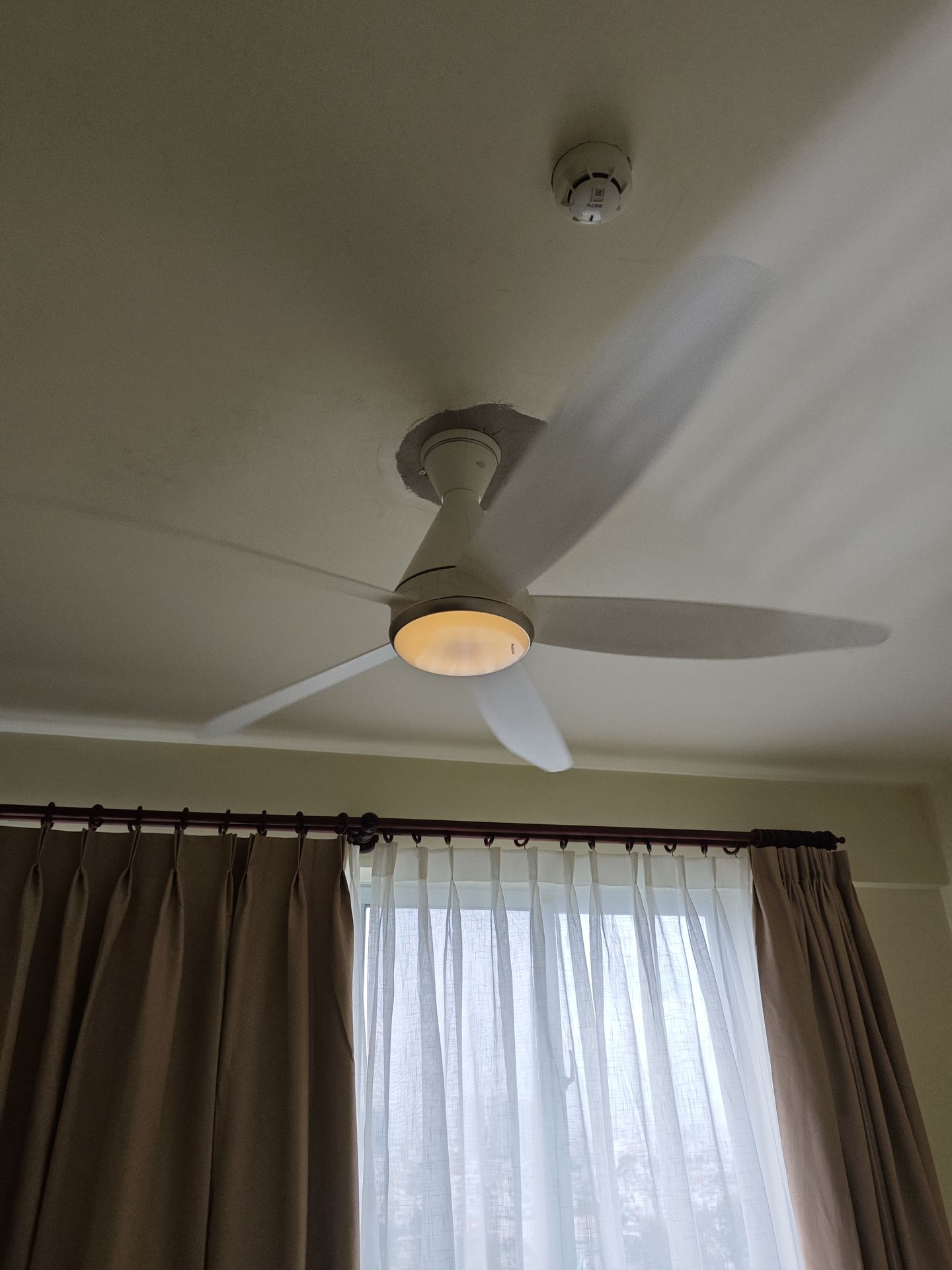 Đánh giá sản phẩm Quạt trần 5 cánh điều khiển từ xa Panasonic F-60GFN