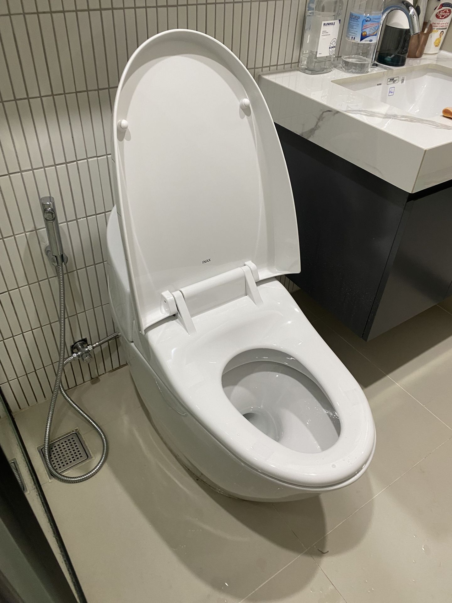 Đánh giá sản phẩm Nắp bồn cầu đóng êm INAX CF-2700VS (CF2700VS)