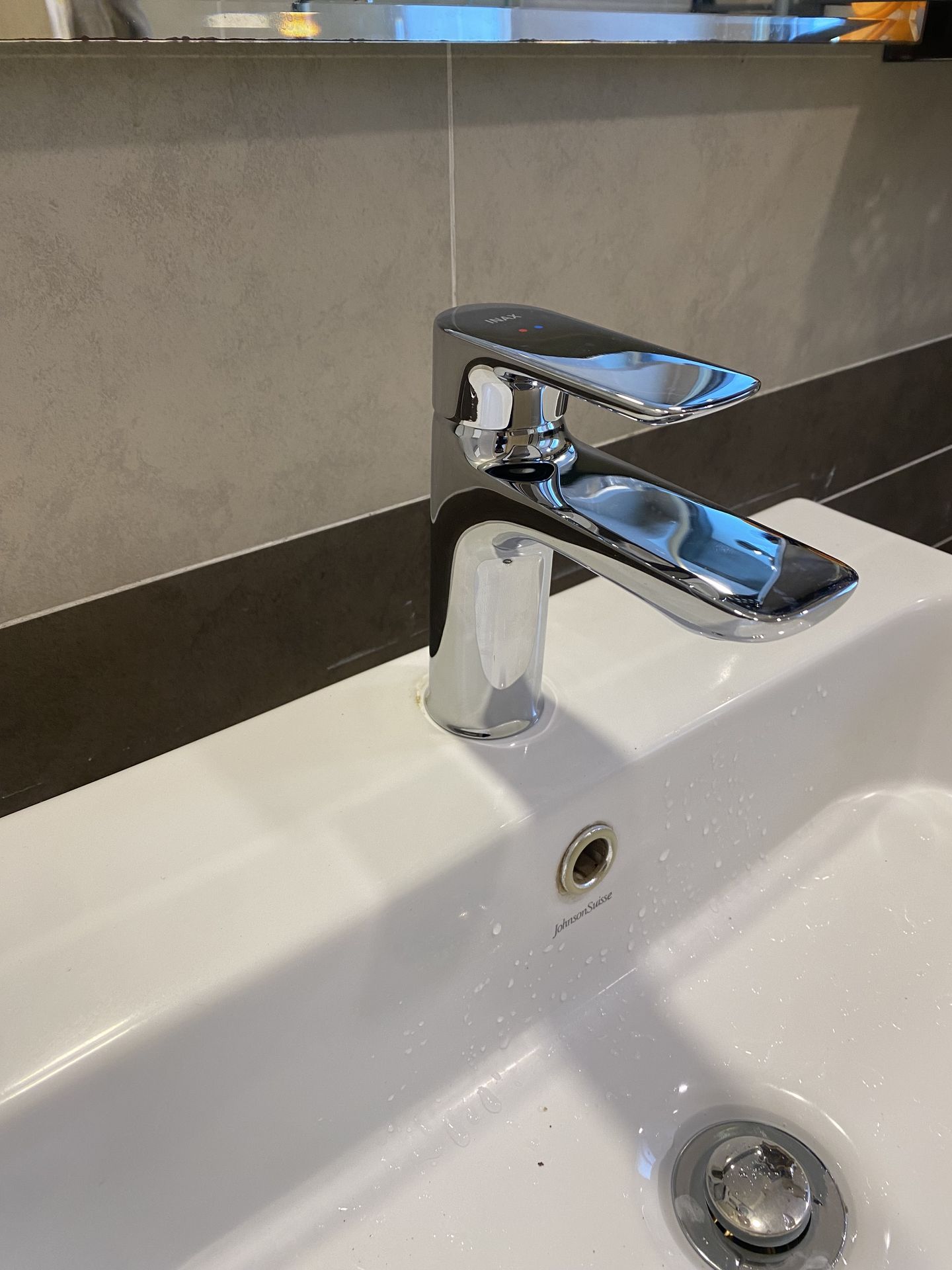 Đánh giá sản phẩm Vòi chậu lavabo nóng lạnh INAX LFV-612S (LFV612S)