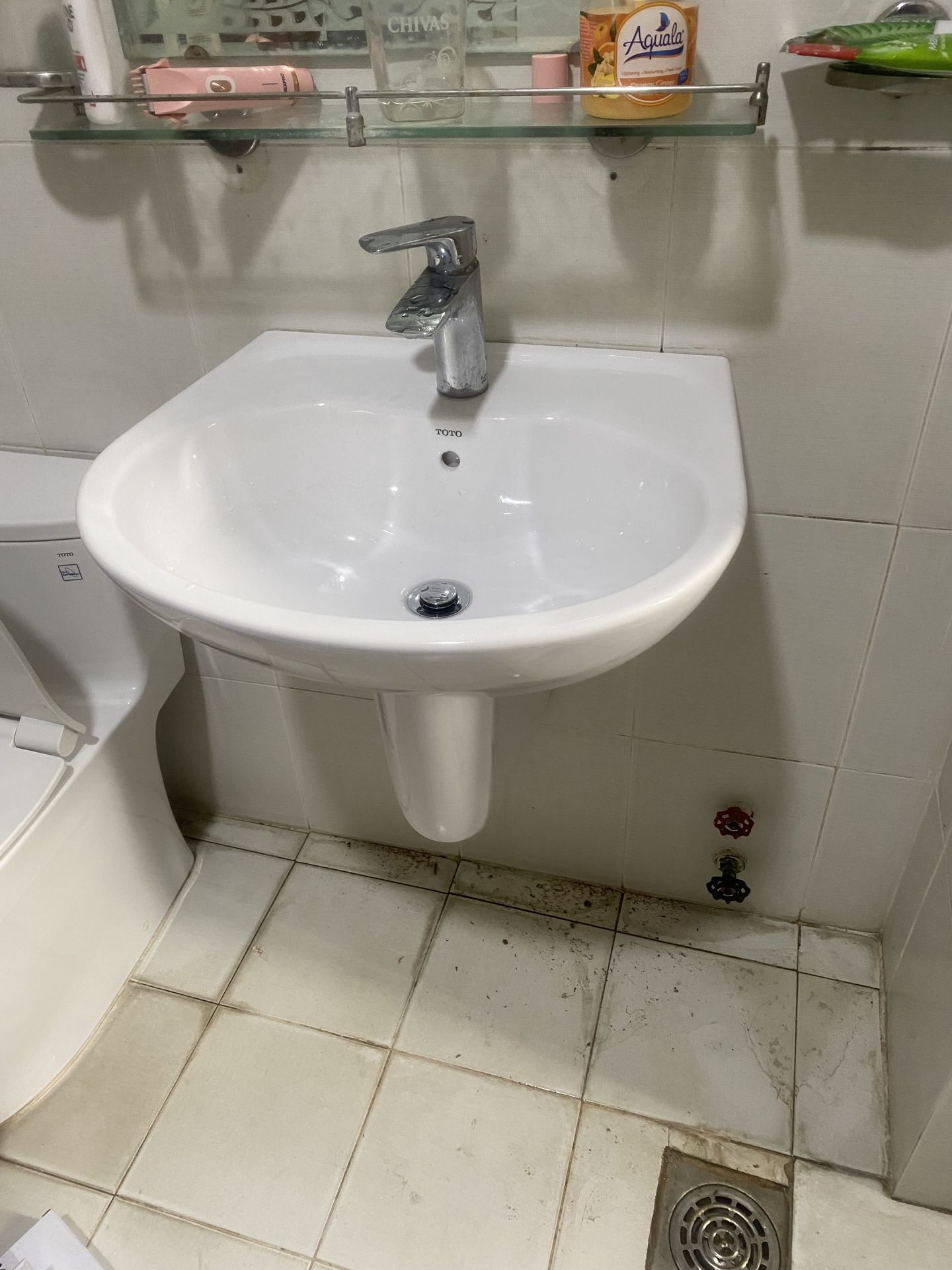 Đánh giá sản phẩm Chậu lavabo treo tường TOTO LHT236CS chân lửng