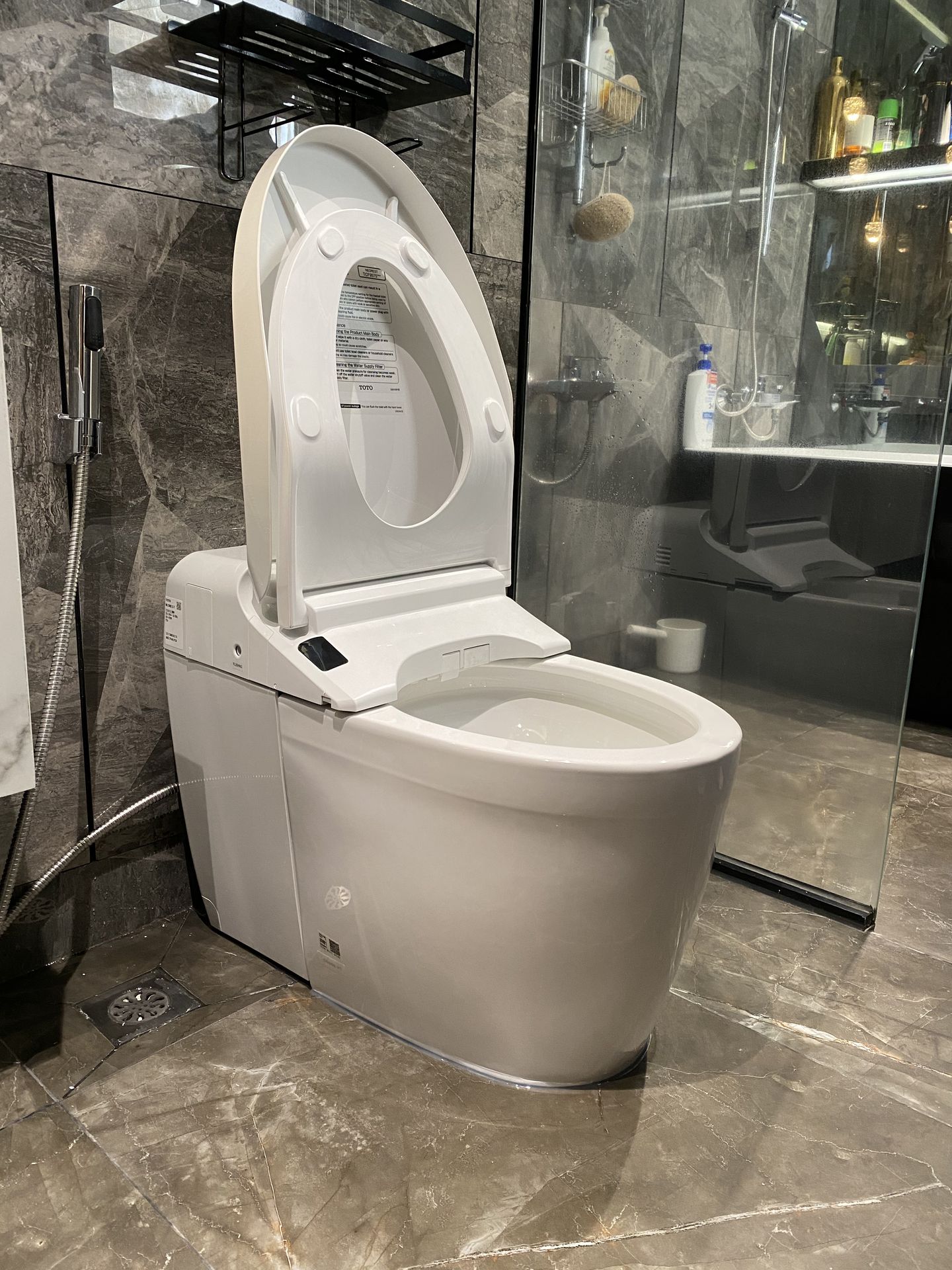 Đánh giá sản phẩm Bồn cầu thông minh Neorest DH TOTO CS988VT TCF9575Z T53P100VR