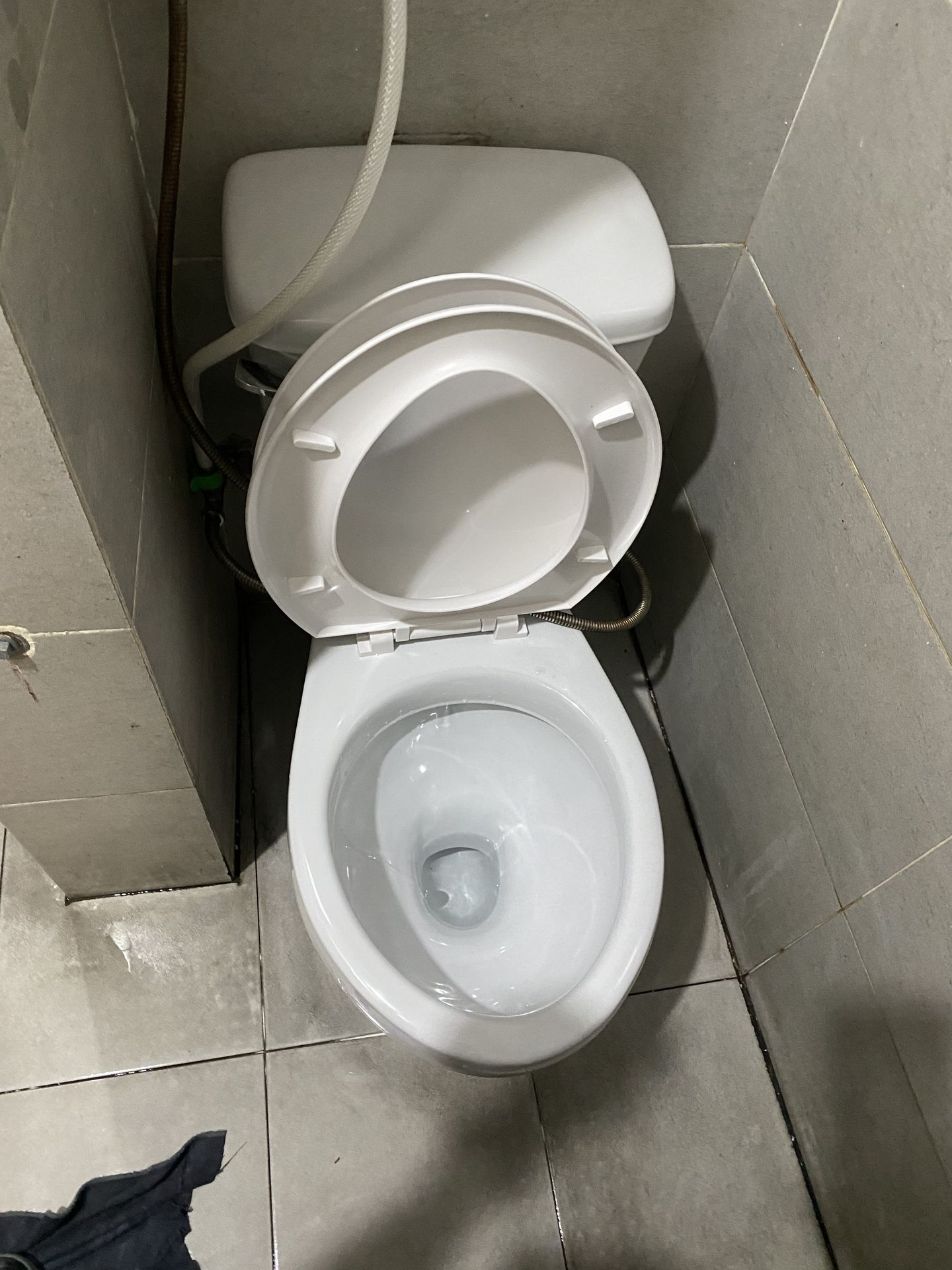 Đánh giá sản phẩm Bồn cầu LANDSIGN 2 khối tay gạt LS2KG