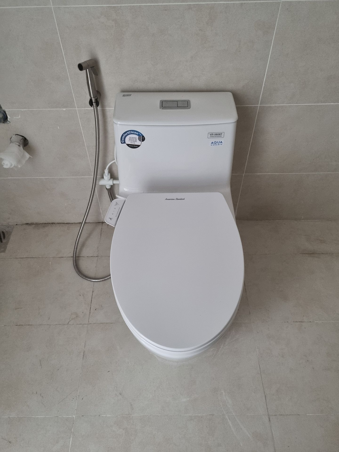 Đánh giá sản phẩm Bồn cầu 1 khối American Standard VF-1808TSW (VF1808TSW) nắp rửa cơ M4A839