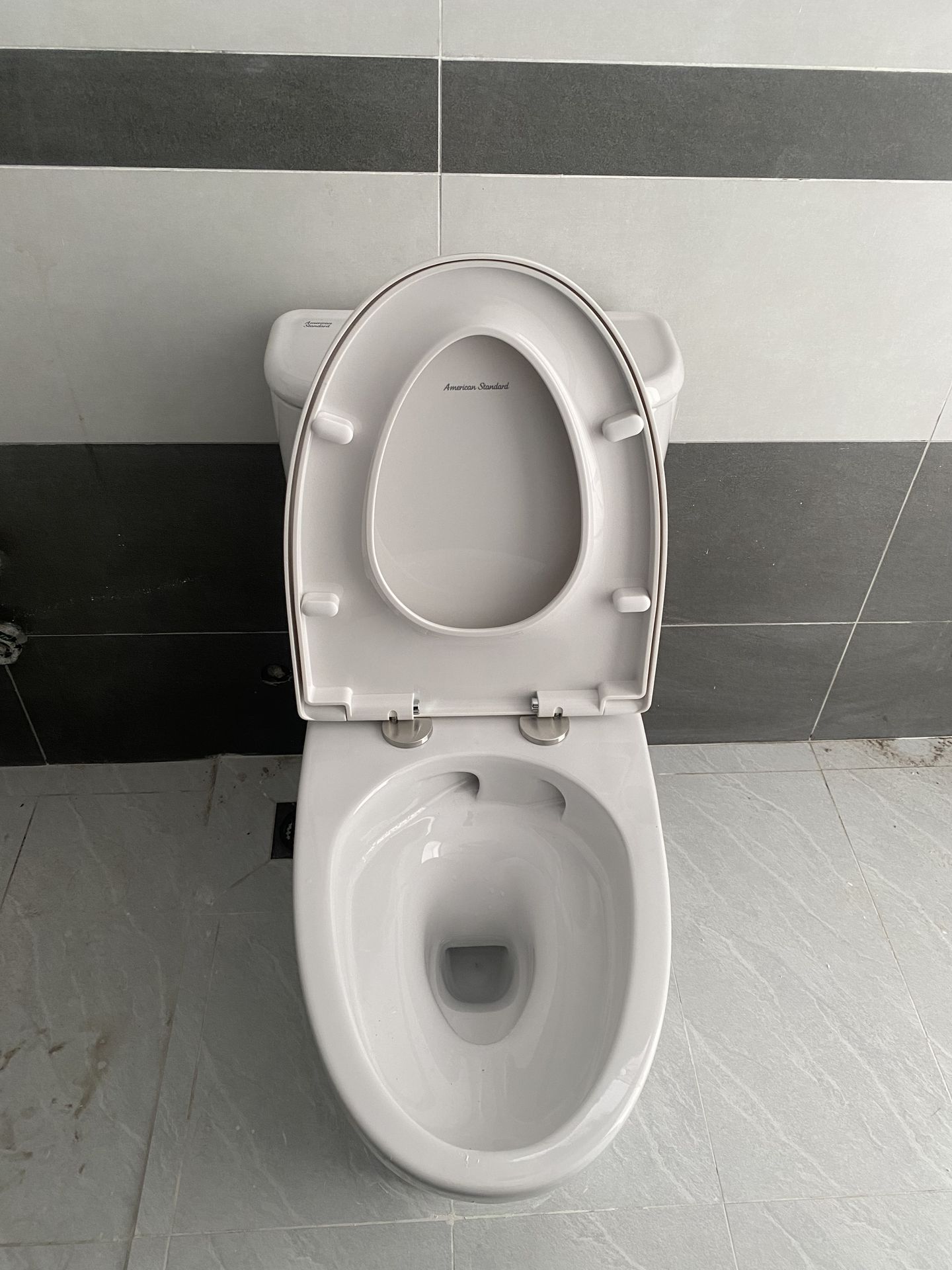 Đánh giá sản phẩm Bồn cầu 2 khối American Standard VF-2162 (VF2162) nắp êm dòng Loven