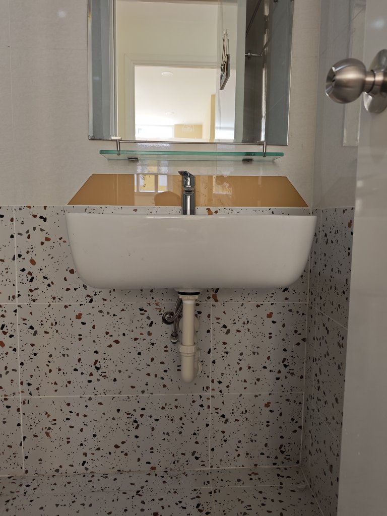 Đánh giá sản phẩm Vòi chậu lavabo nóng lạnh Caesar B380CU