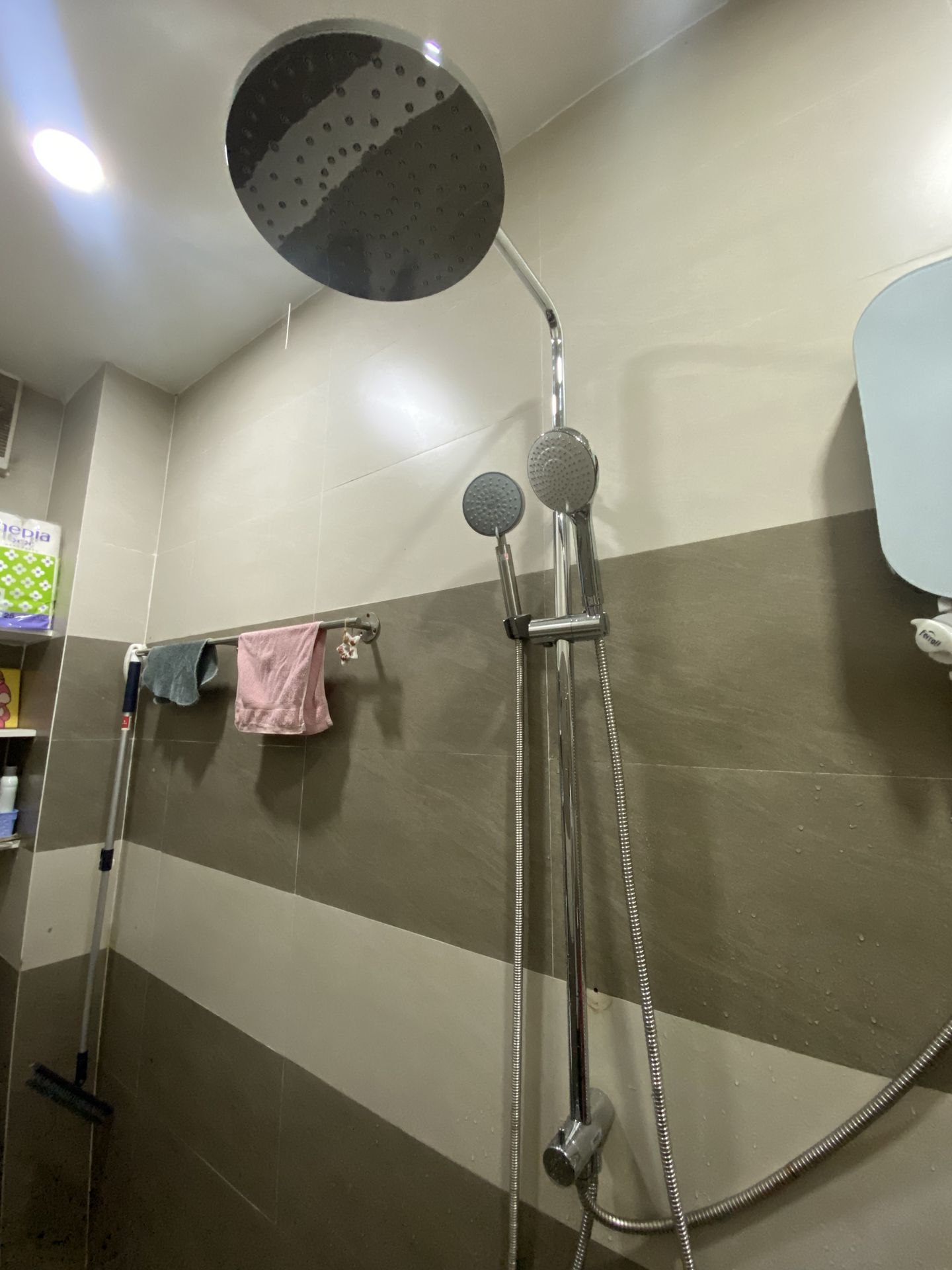 Đánh giá sản phẩm Tay sen tắm TOTO TBW09010V (3 chế độ)