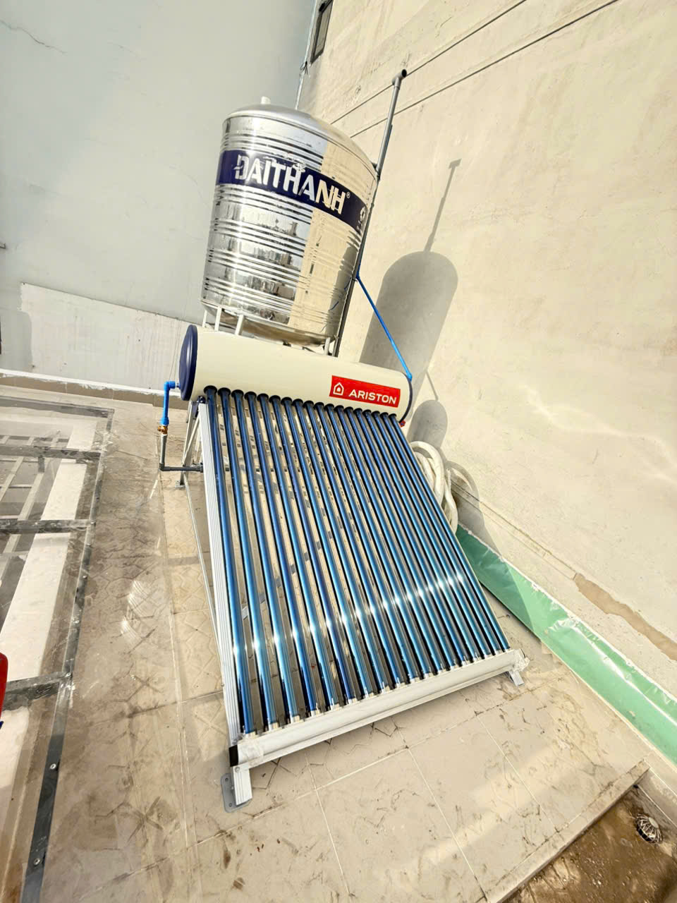 Đánh giá sản phẩm Máy nước nóng năng lượng mặt trời dạng ống Ariston ECO TUBE