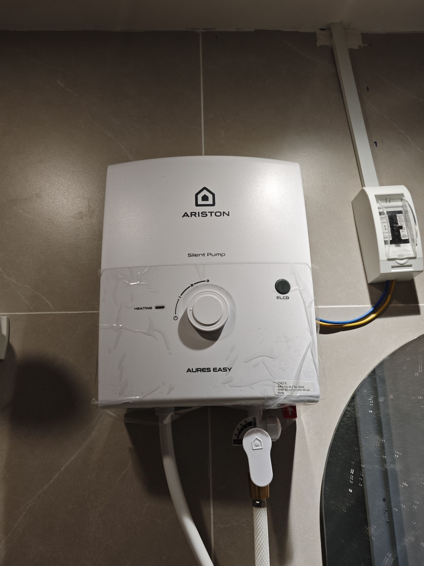 Đánh giá sản phẩm Máy nước nóng trực tiếp Aures Easy Ariston