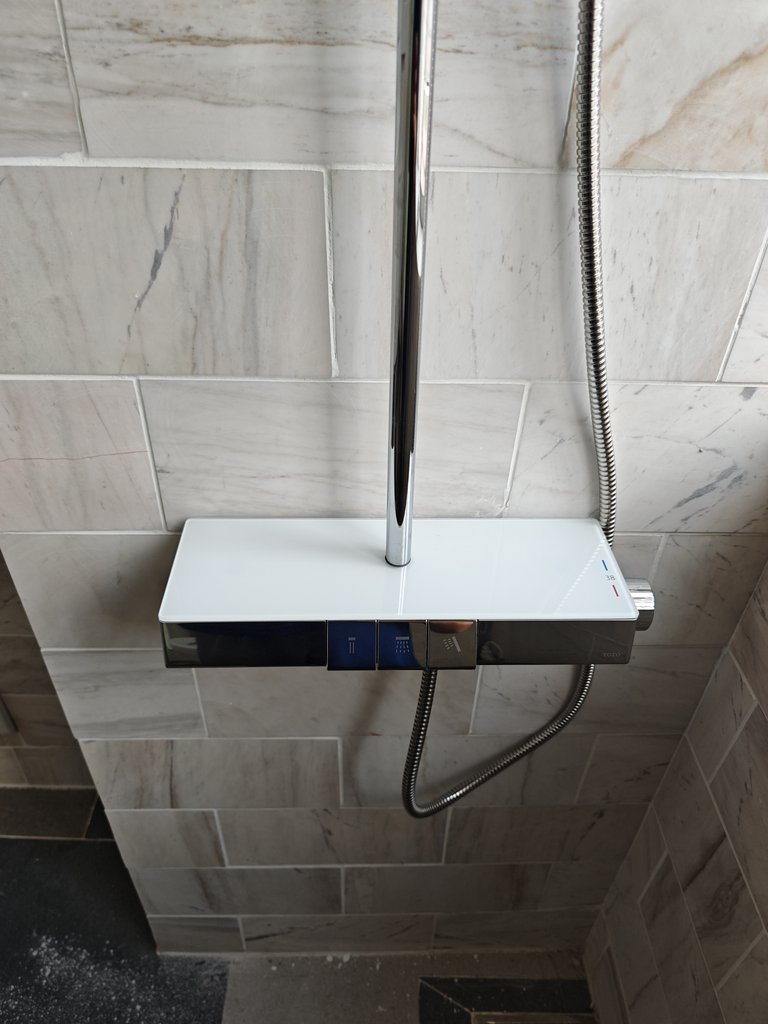 Đánh giá sản phẩm Sen cây nhiệt độ TOTO TBW12400V (kèm vòi xả bồn và kệ để đồ)