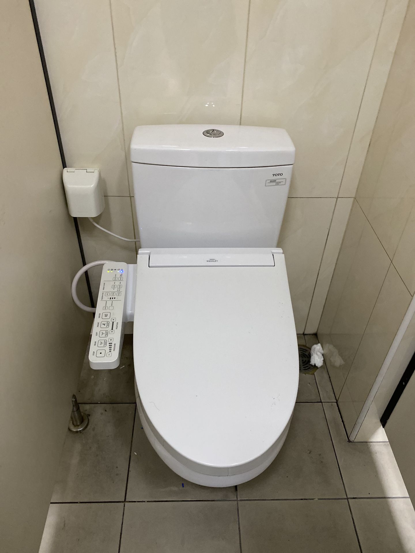 Đánh giá sản phẩm Nắp bồn cầu thông minh Washlet C2 TOTO TCF23410AAA (W16)