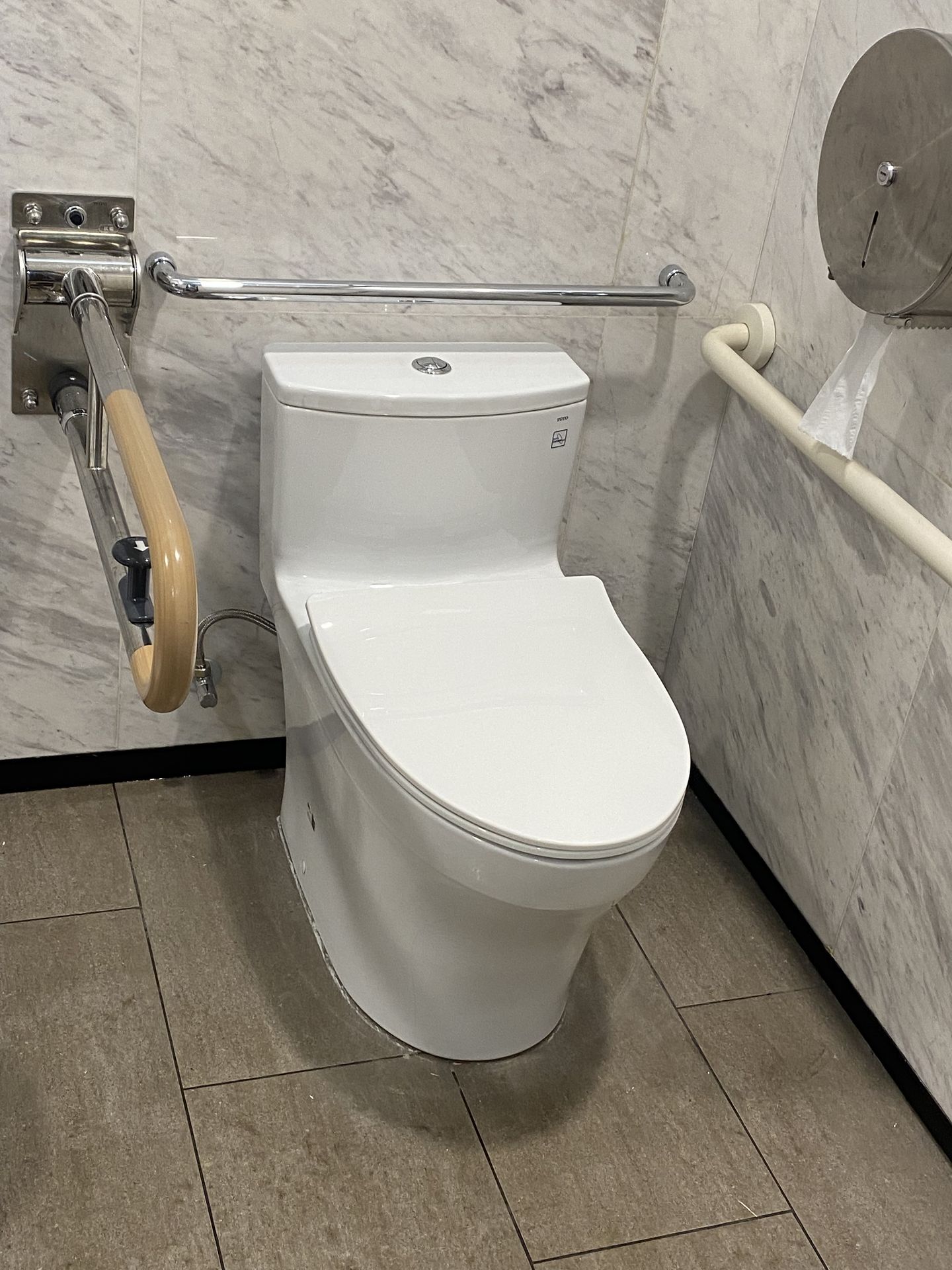 Đánh giá sản phẩm Bồn cầu 1 khối TOTO MS885DT8 nắp đóng êm TC600VS