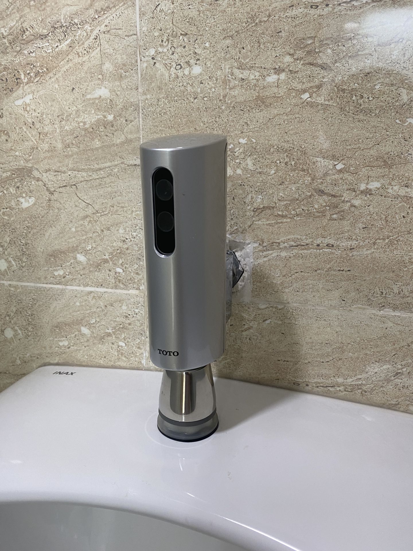 Đánh giá sản phẩm Van xả tiểu TOTO DUE137PBK cảm ứng dùng pin