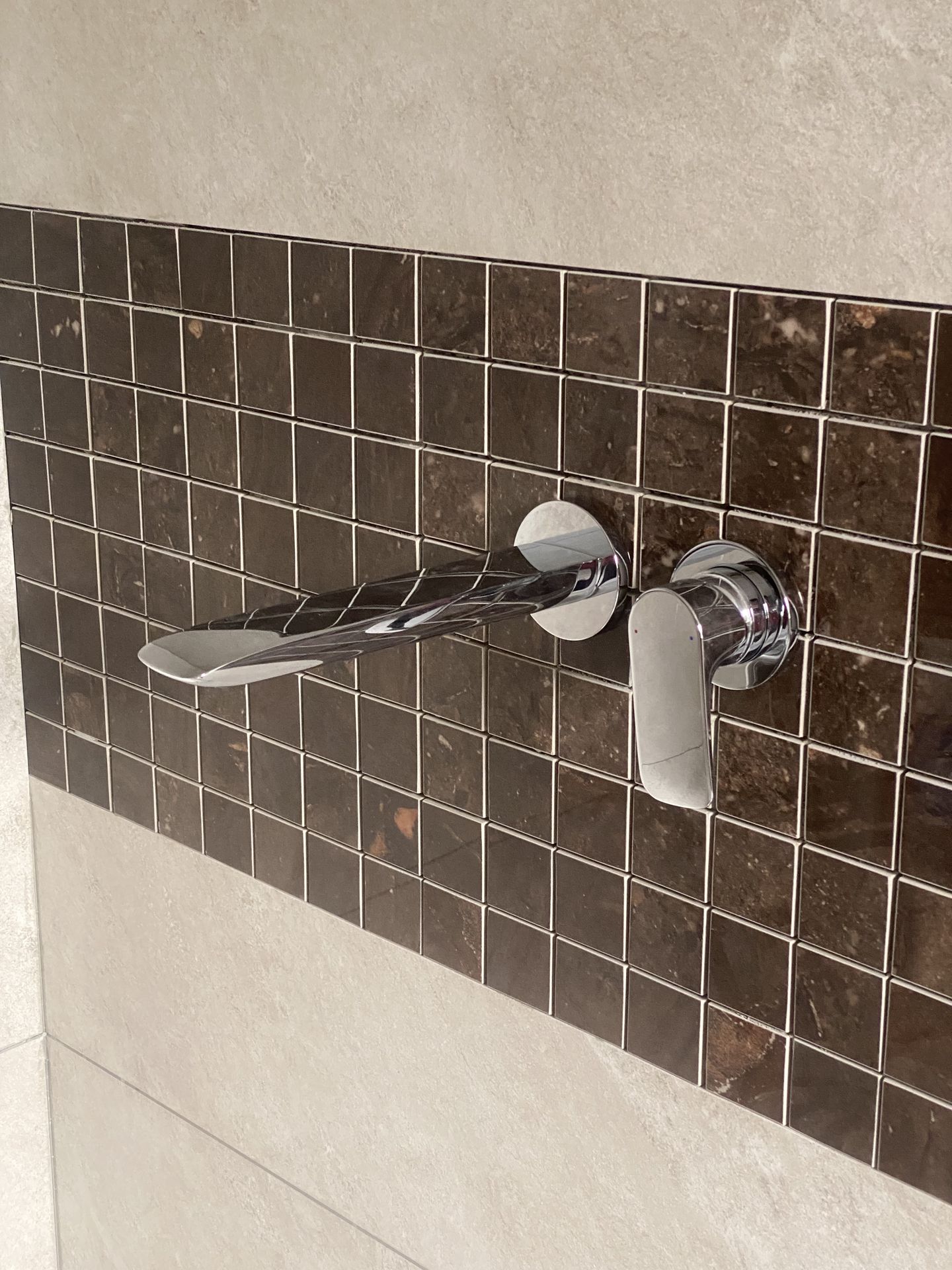 Đánh giá sản phẩm Vòi lavabo nóng lạnh gắn tường GA TOTO TLG04310BB