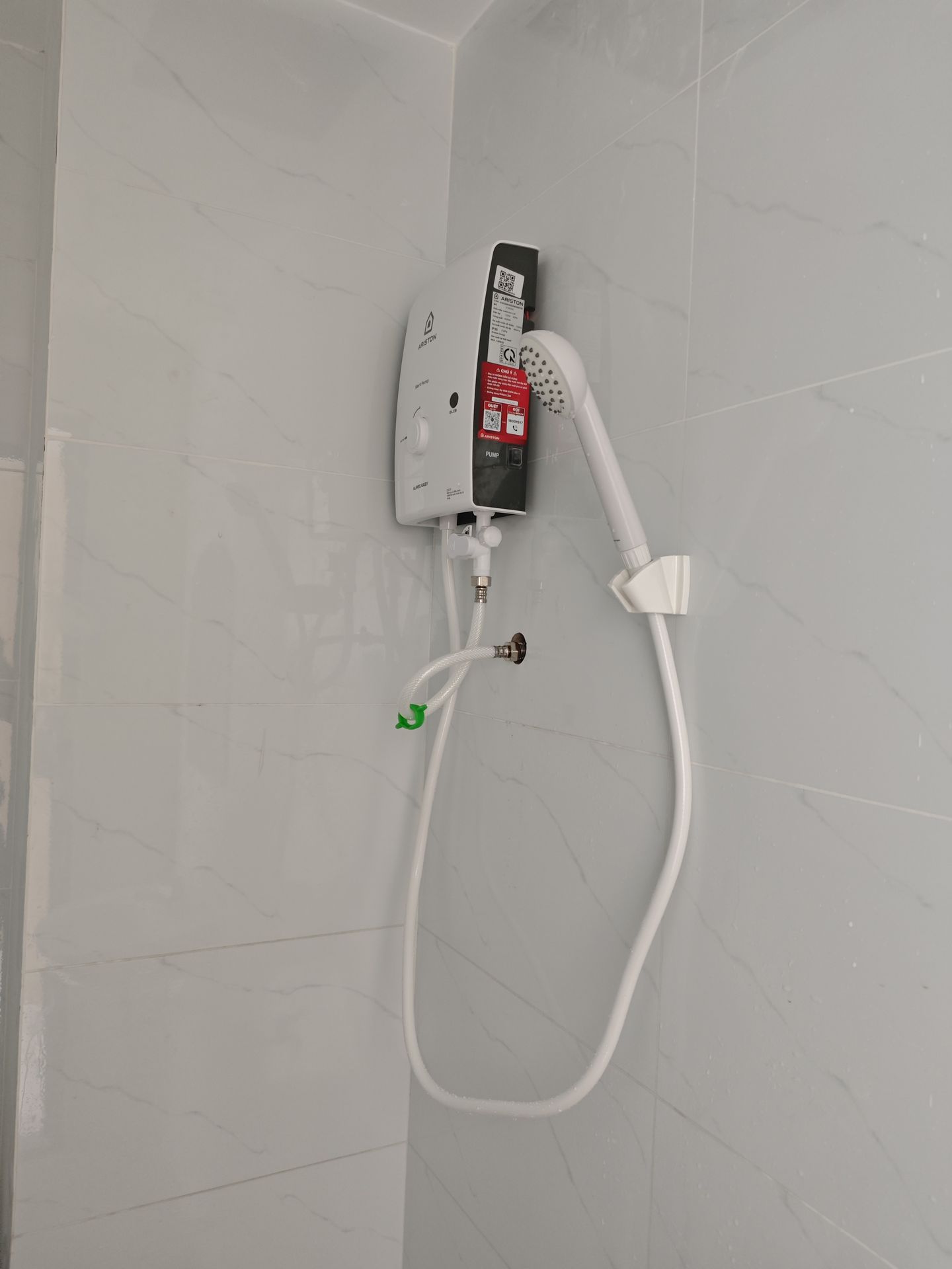 Đánh giá sản phẩm Máy nước nóng trực tiếp Aures Easy Ariston