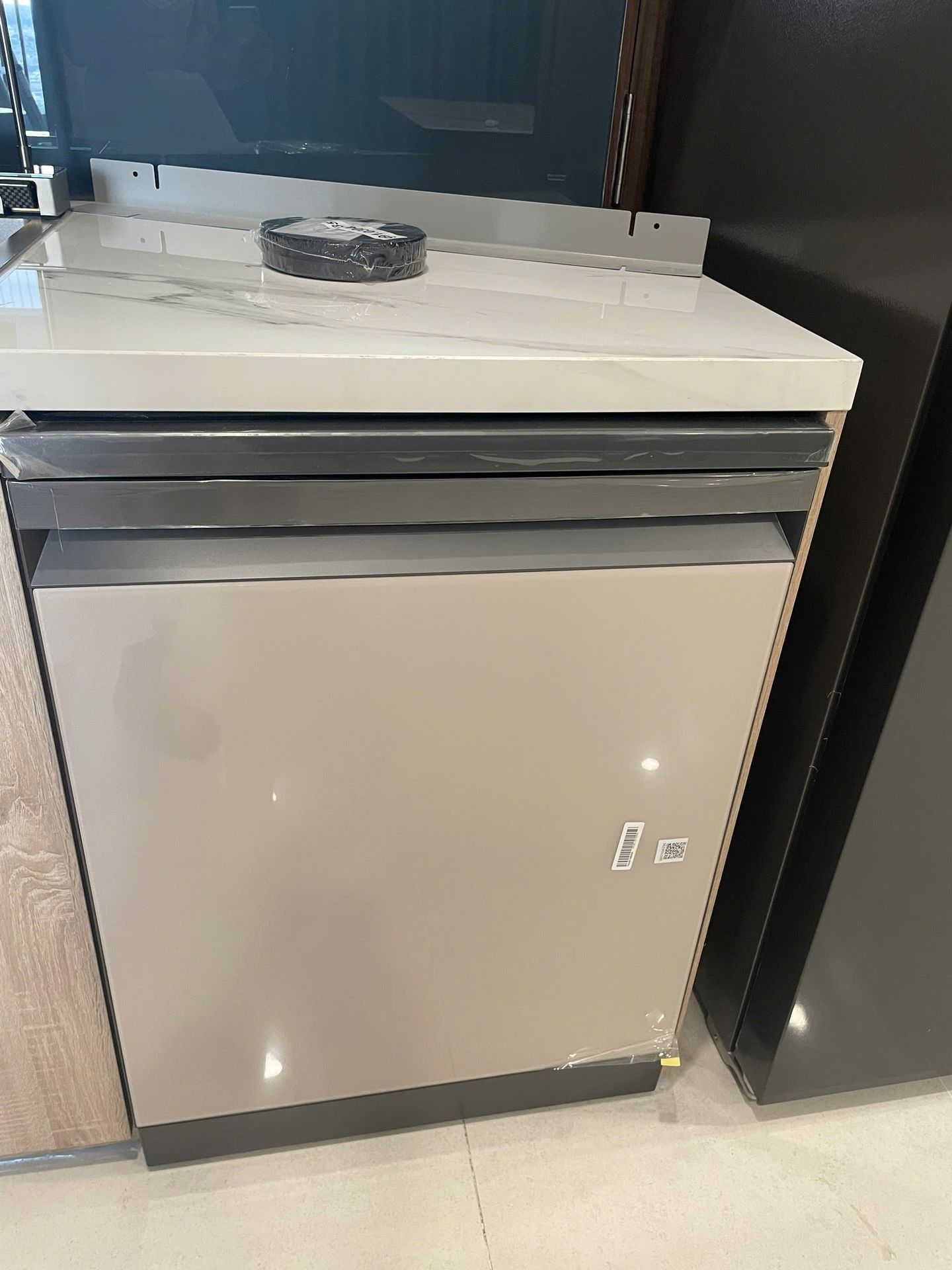 Đánh giá sản phẩm Máy rửa chén Samsung Bespoke hệ thống rửa xoáy kép Water Jet Clean DW60CB750FAPSV