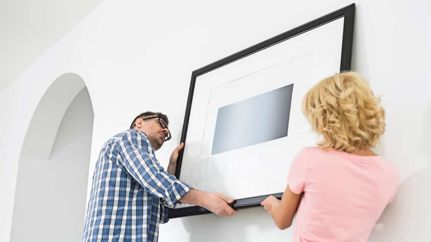 Băng keo dán khung ảnh lên tường – xu hướng thiết kế đơn giản