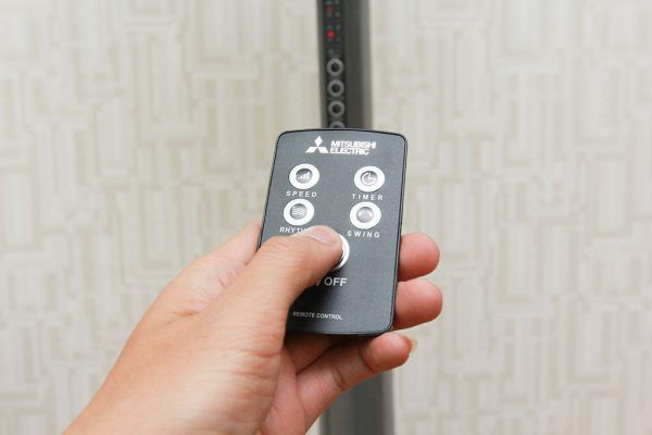 Quạt đứng điều khiển từ xa Mitsubishi LV16S-RA