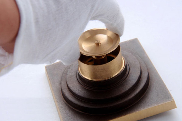 Phễu thoát sàn bằng đồng 10x10cm Kanly GCP07