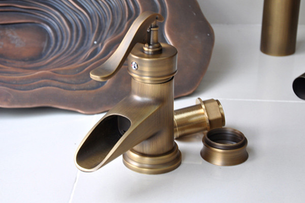 Vòi chậu nóng lạnh bằng đồng Kanly GCV04