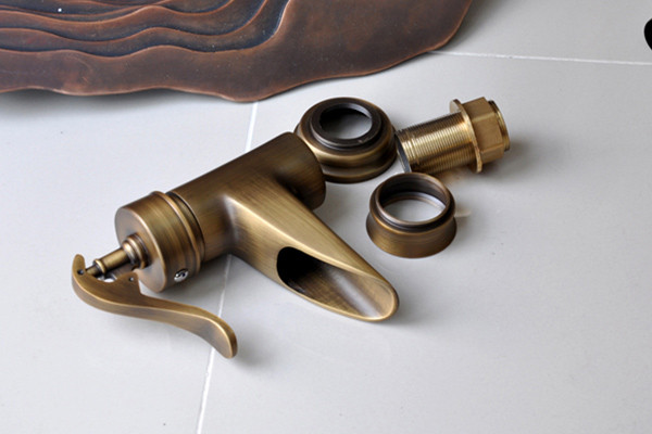 Vòi chậu nóng lạnh bằng đồng Kanly GCV04