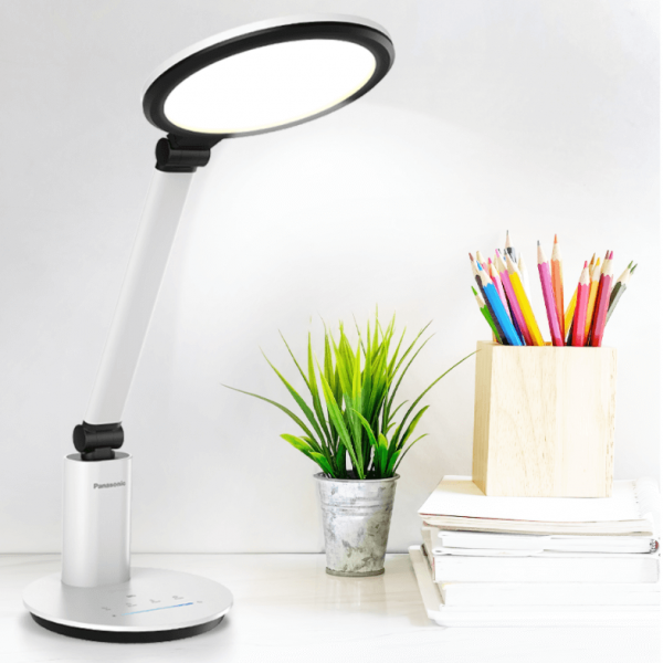 Đèn bàn LED Panasonic HHLT062319 cảm ứng cảm biến ánh sáng tự động