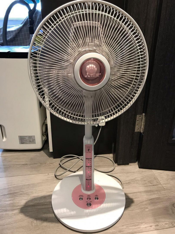 Quạt lửng điều chỉnh độ cao 68-86cm Mitsubishi R12-MA