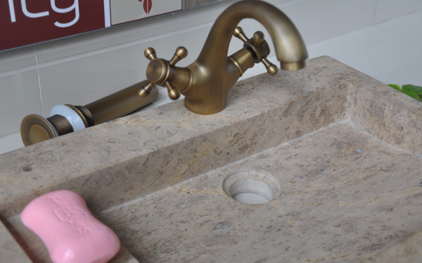 Chậu lavabo đặt bàn Kanly bằng đá MAR24V