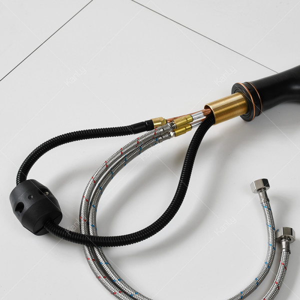 Vòi nước lavabo nóng lạnh có dây rút bằng đồng Kanly GCV42B