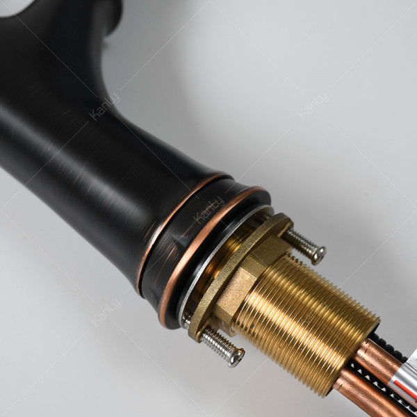 Vòi nước lavabo nóng lạnh có dây rút bằng đồng Kanly GCV42B