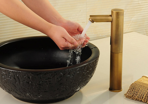 Vòi chậu lavabo cảm ứng bằng đồng Kanly GCAC1/VC1